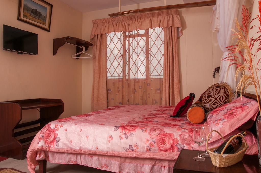 Blue Hut Hotel Nairobi Phòng bức ảnh